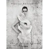 Rizzoli Usa OLIVIER THEYSKENS. SHE WALKS IN BEAUTY