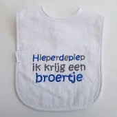 Funnies Witte slab met "Hieperdepiep ik krijg een broertje"
