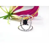 Sophie Wit gouden ring gezet met diamant en diamant bagetten