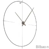 Nomon Bilbao Wandklok Bilbao N | Black fiberglass, walnut hands