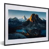 PosterMonkey Fotolijst incl. Poster - Ochtendlicht over berg en naaldbos - 40x30 cm - Posterlijst
