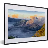 PosterMonkey Fotolijst incl. Poster - Mist in Indonesië - 40x30 cm - Posterlijst