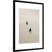 PosterMonkey Fotolijst incl. Poster - Twee pinguïns lopen over het zand in Zuid-Afrika - 80x120 cm - Posterlijst