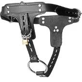 Strict Leather Premium Vergrendelbare Harnas met Penisring en Anale Plug - Zwart