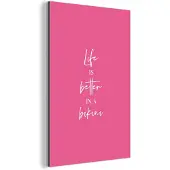 MuchoWow Wanddecoratie Metaal - Aluminium Schilderij Industrieel - Life is better in a bikini - Quote - Roze - 120x180 cm - Dibond - Foto op aluminium - Industriële muurdecoratie - Voor de woonkamer/slaapkamer