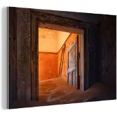 MuchoWow Wanddecoratie Metaal - Aluminium Schilderij Industrieel - Deur - Zand - Huis - Architectuur - 30x20 cm - Dibond - Foto op aluminium - Industriële muurdecoratie - Voor de woonkamer/slaapkamer