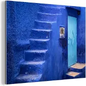 MuchoWow Wanddecoratie Metaal - Aluminium Schilderij Industrieel - Architectuur - Blauw - Trap - Deur - 80x60 cm - Dibond - Foto op aluminium - Industriële muurdecoratie - Voor de woonkamer/slaapkamer