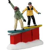 Lemax Vail Village Kerstdorpminiatuur Snowboard Sliders (snowboarden) 9,9 X 3,7 X 9,3 Cm