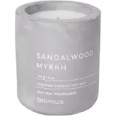 Blomus Geurkaars Fraga Sandalwood Myrrh 24 uur (6,5 x 8 cm)