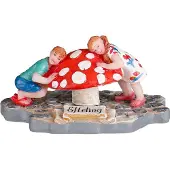 Luville Efteling Kerstdorpminiatuur Kinderen Bij Paddenstoel 7,5 X 5 X 3,5 Cm