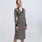 Smart & Joy Tweekleurige v-hals jurk