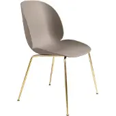 Gubi Beetle stoel New beige, messing onderstel