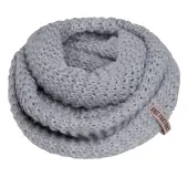 Knit Factory Alex Gebreide Colsjaal - Ronde Sjaal - Grof gebreid - Warme Wintersjaal - Nekwarmer - Wollen Sjaal - Lichtgrijze colsjaal - Dames sjaal - Heren sjaal - Unisex - Licht Grijs - One Size