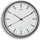 MAUL Fly radiogestuurde aluminium wandklok zilvergrijs met witte wijzerplaat (Ø 30,5 cm)