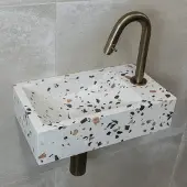 Saniclear Terrazzo fonteinset met gebogen kraan in verouderd messing