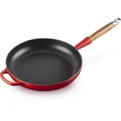 Le Creuset Signature Koekenpan Met Houten Handvat 28 Cm - Koekenpannen Geëmailleerd Gietijzer Cerise - 20258280600422