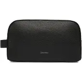 Calvin Klein Toilettas 'Pebble Grain Metallic Logo' zwart