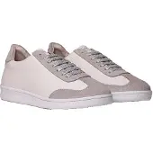 Toni pons Naida Schoenen