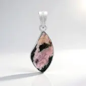 Cavill - Zilveren Hanger - 925 Sterling Zilver Platina Geplateerd - 6,3 ct Sulawesi Rhodoniet Fancy Cabochon - Roze Groen - Bali Barong Motief Elegant