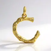 Cavill - Vergulde 925 Sterling Zilveren Hanger - Letter C met Halve Maan Vorm - Rustieke Textuur - Elegant Dames Sieraad - Lichtgewicht 20x15mm