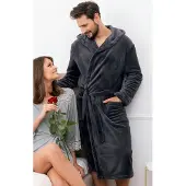Italian Fashion Mimas Ontdek elegantie en comfort met de luxueuze badjas van , gemaakt van hoogwaardige materialen voor warmte, stijl en duurzaamheid M