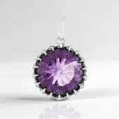 Cavill - Zilveren Hanger - 925 Sterling Zilver Geplatineerd - Paarse Fluoriet 6,3 ct Rond - 17 Zirkonen 0,36 ct - Luxe Edelsteen Sieraad