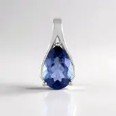 Cavill - Blauwe Kwarts Hanger in 925 Sterling Zilver met Platina Plating - 2,7 Karaat Peervormige Edelsteen - Elegant en Tijdloos Sieraad