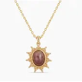 Deja Jewels Goudkleurige Dames Ketting met Ronde Bordeauxrode Zonhanger
