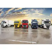 Karo-art Fotobehang Kleurrijke Vrachtwagens Op De Parkeerplaats - Vliesbehang - 400 x 280 cm