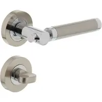 Intersteel Deurkruk Birgit op rozet met toilet-/badkamersluiting - chroom/nikkel mat