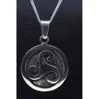MOOYE ® - Collectie Zilveren Keltische triskel rond ketting hanger