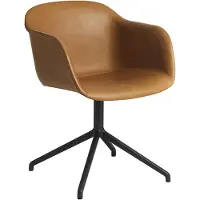 Muuto Fiber armchair swivel voet bureaustoel cognac, zwart onderstel