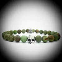 Behave Natuursteen Armband met 925 Sterling Zilver Skull Bedel van 6.1gram Zilver , Handgemaakte Edelsteen Armband met 8mm (Matte Groene Opaal) kralen .
