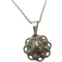 Zeeuws Meisje - echt zilveren hanger met echt zilveren ketting - - Zeeuws knopje ong 1 cm doorsnede
