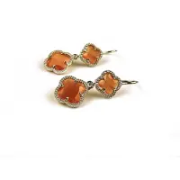 Sophie model Double Fiori klein oorringen in zilver oranje klavers