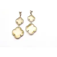 Sophie model Double Fiori groot oorringen in zilver parelmoer klavers