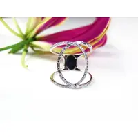 Sophie Wit gouden ring gezet met diamant en diamant bagetten