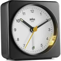 Braun Klassieke Analoge Wecker met Snooze en Licht, Stille Quartz Beweging, Crescendo Alarm in Zwart en Wit, Model BC03BW.