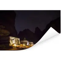 PosterMonkey Poster Sterrenhemel boven de tenten van toeristen in Wadi Rum - 30x20 cm