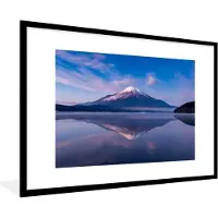 PosterMonkey Fotolijst incl. Poster - Weerspiegeling van de Fuji vulkaan in Japan bij het water - 90x60 cm - Posterlijst