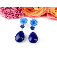 Sophie oorringen in wit goud gezet met bloem in blauwe agaat, lapis lazuli bloem en lapis lazuli druppel
