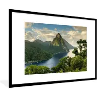 PosterMonkey Fotolijst incl. Poster - Uitzicht op een berglandschap bedekt met een tropisch regenwoud in Saint Lucia - 120x80 cm - Posterlijst