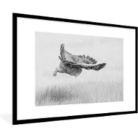 PosterMonkey Fotolijst incl. Poster - Uil vang een prooi in zwart-wit - 90x60 cm - Posterlijst