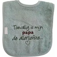 Funnies Groene (stone green) slab met "Toevallig is mijn papa de allerliefste" - lief, kraamcadeautje, cadeau, babyshower, vader, vaderdag, groen, bavetje