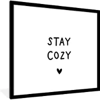 PosterMonkey Fotolijst incl. Poster - Engelse quote "Stay cozy" met een hartje tegen een witte achtergrond - 40x40 cm - Posterlijst