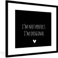 PosterMonkey Fotolijst incl. Poster - Engelse quote "I'm not perfect. I'm original" op een zwarte achtergrond - 40x40 cm - Posterlijst