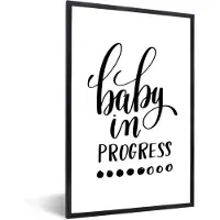 PosterMonkey Fotolijst incl. Poster - Baby in progress - Quotes - Zwangerschap - Spreuken - 80x120 cm - Posterlijst