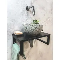 Saniclear Lovi fonteinset met zwart-witte terrazzo waskom en chromen kraan voor in het toilet