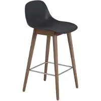 Muuto Fiber barkruk met ruggensteun 65 cm Black-donkerbruin gebeitste poten