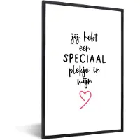 PosterMonkey Fotolijst incl. Poster - Quotes - Liefde - Jij hebt een speciaal plekje in mijn hart - Spreuken - 60x90 cm - Posterlijst